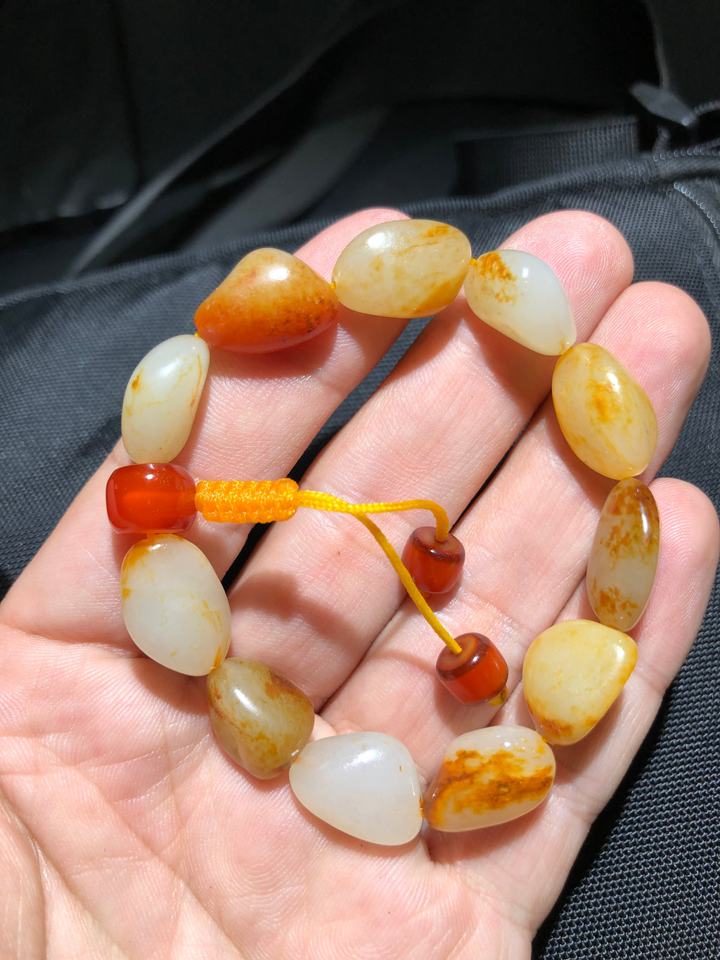 新疆天然原籽原皮无修形和田玉手串