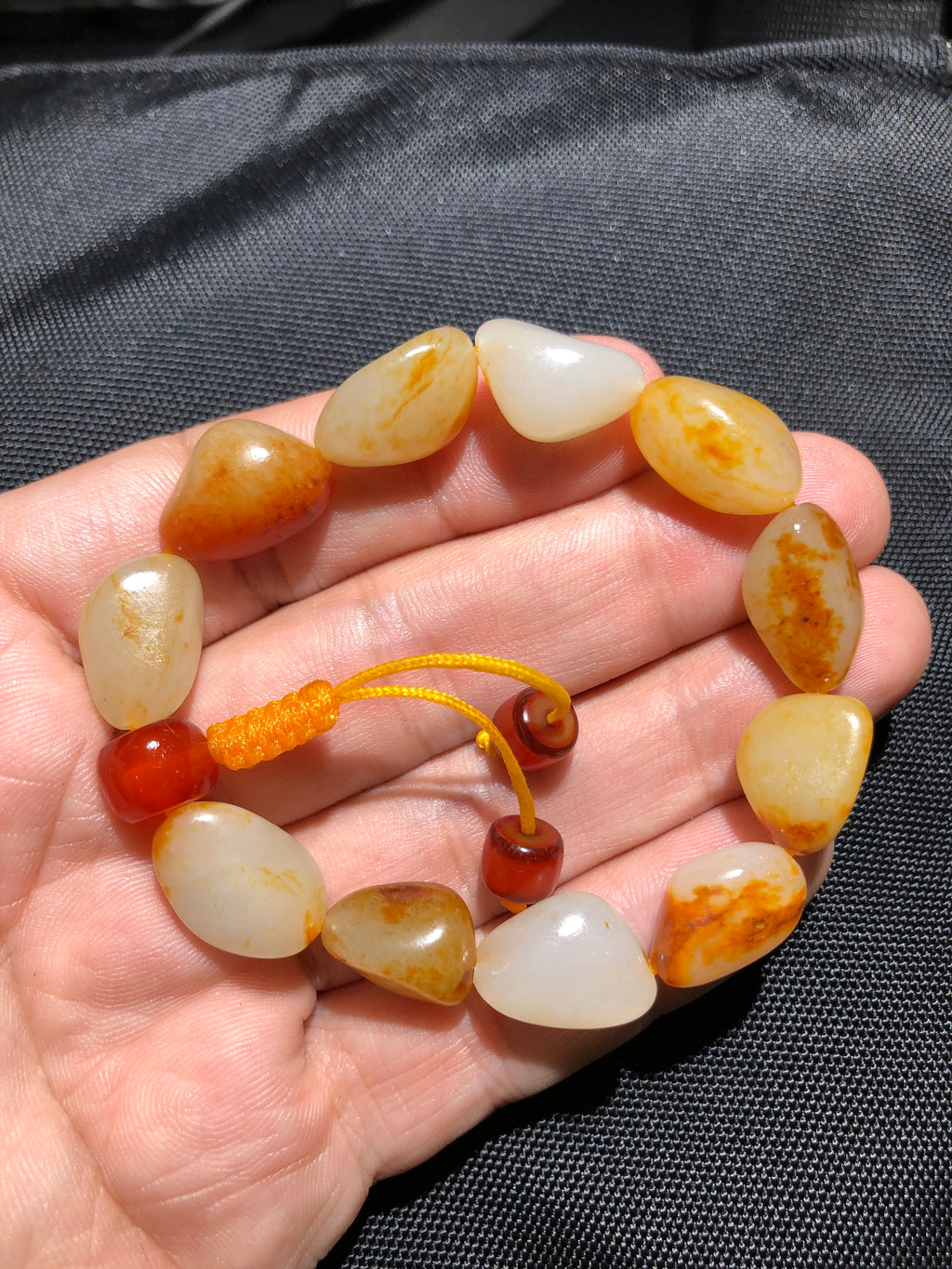 新疆天然原籽原皮无修形和田玉手串