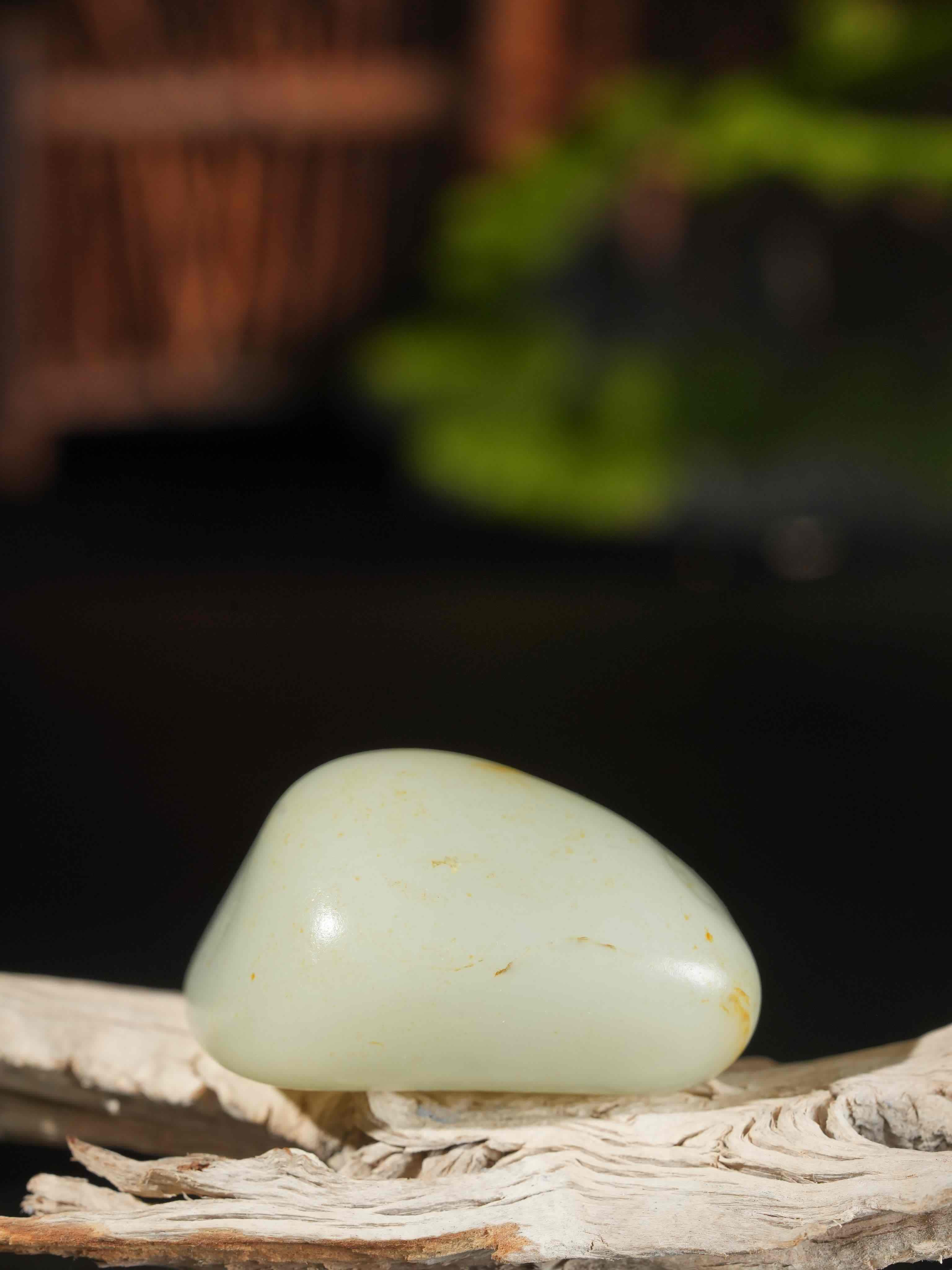 收藏級天然洒金皮老熟白玉籽料手把件