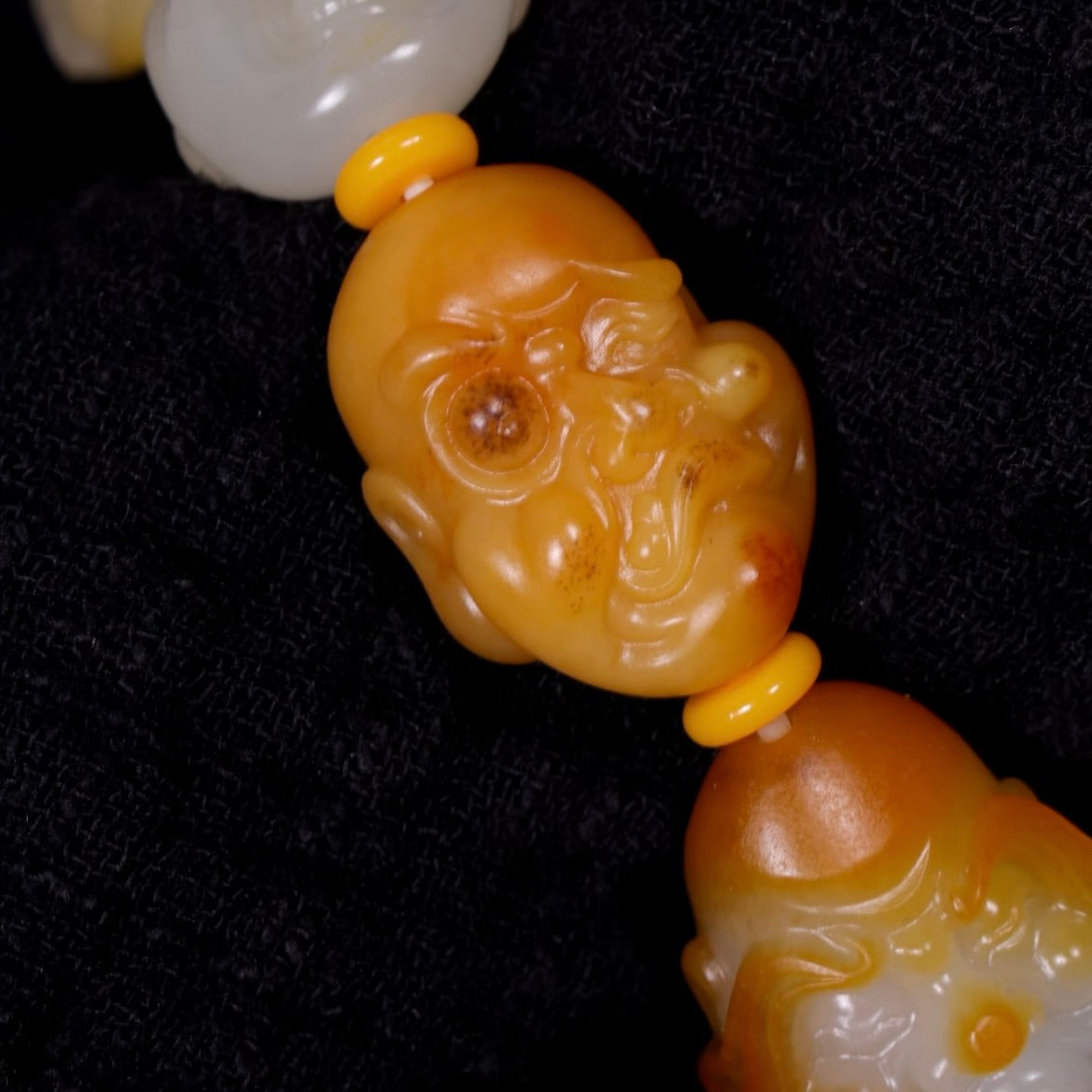 新疆和田玉獨籽黃沁籽料羅漢手串；收藏級籽料；