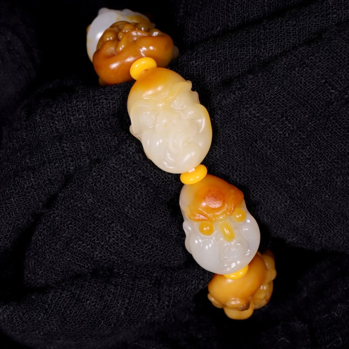 新疆和田玉獨籽黃沁籽料羅漢手串；收藏級籽料；