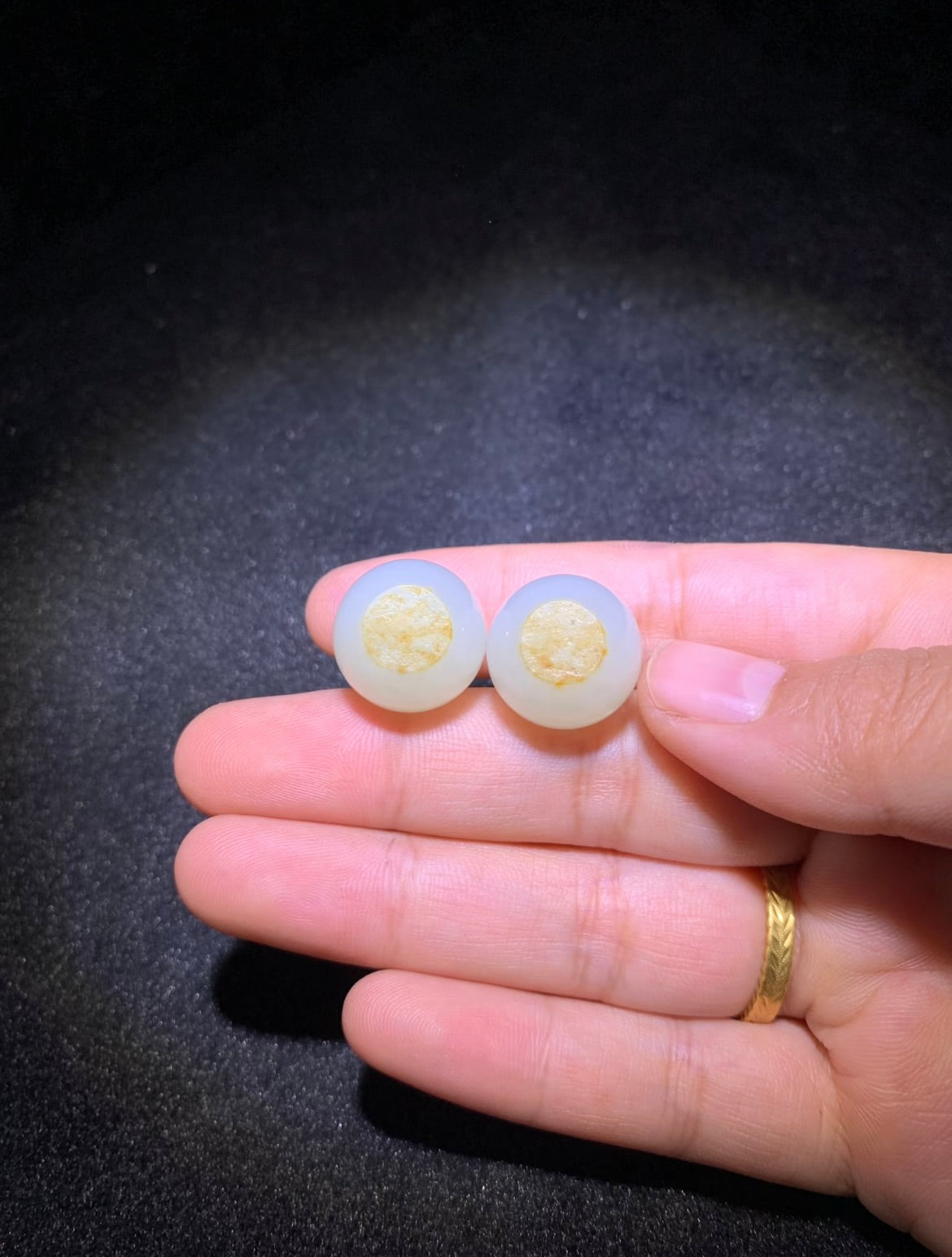 和田玉單珠展示，無論什麼顏色什麼尺寸老賈都有貨，需要可以具體資訊