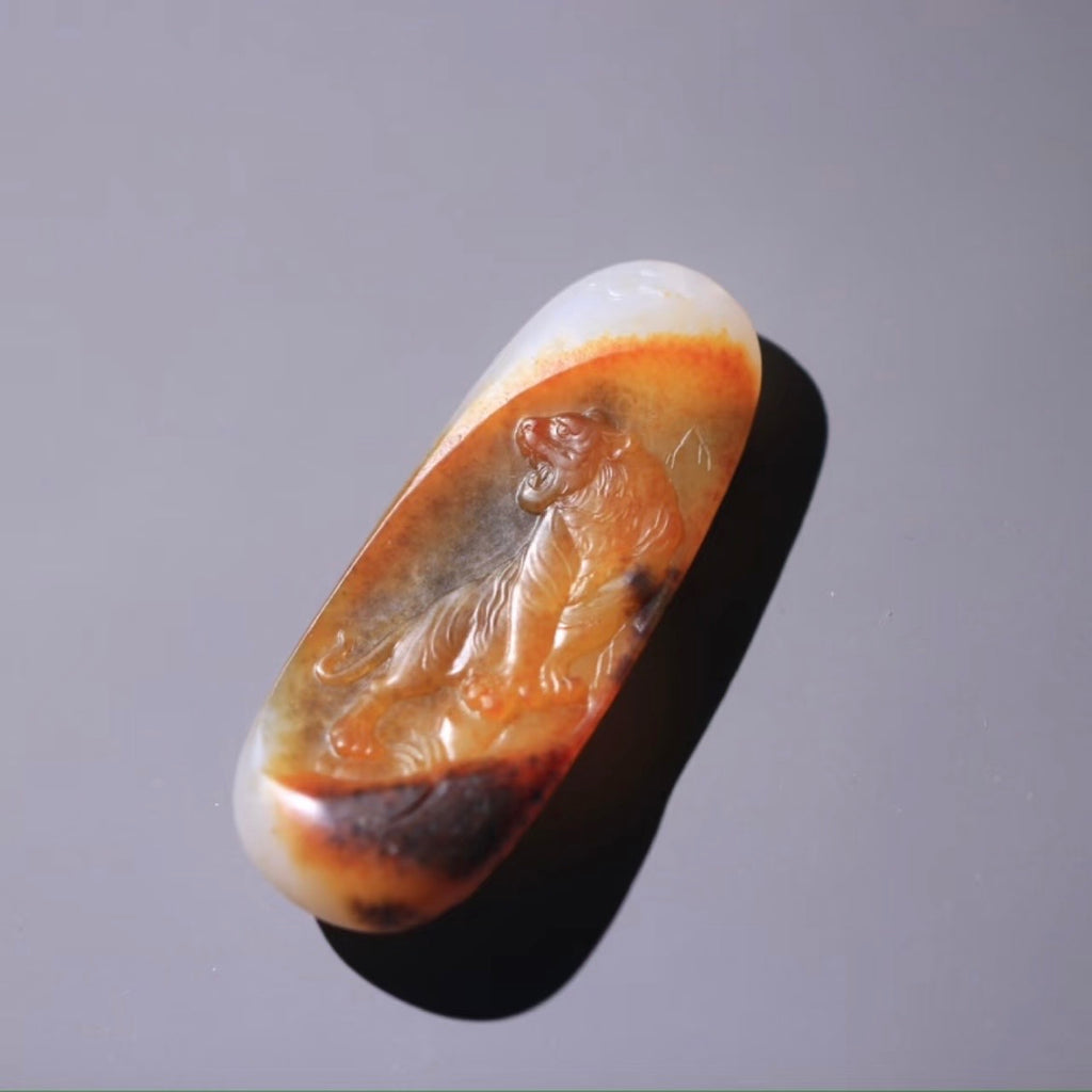 和田玉黃沁籽料虎牌