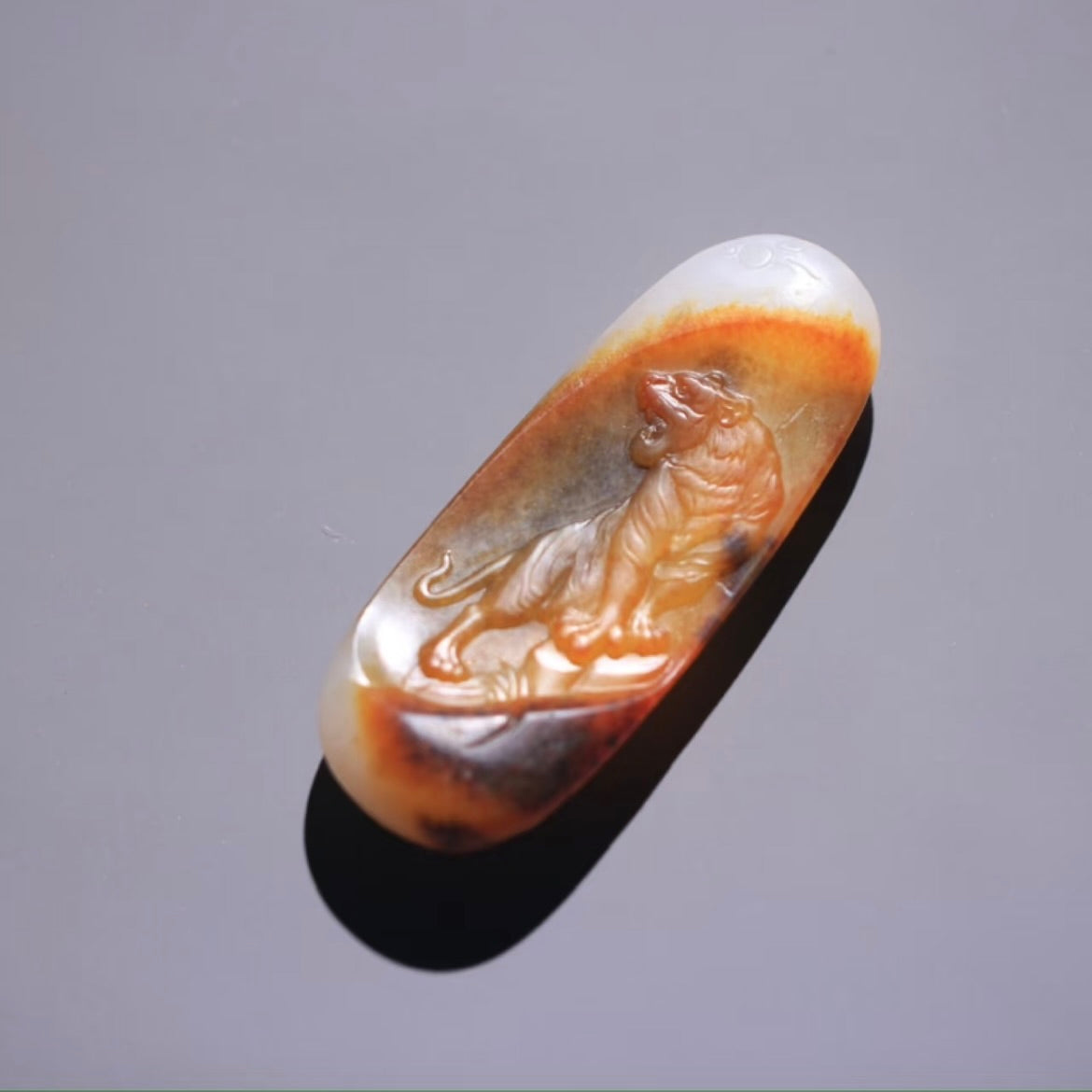 和田玉黃沁籽料虎牌
