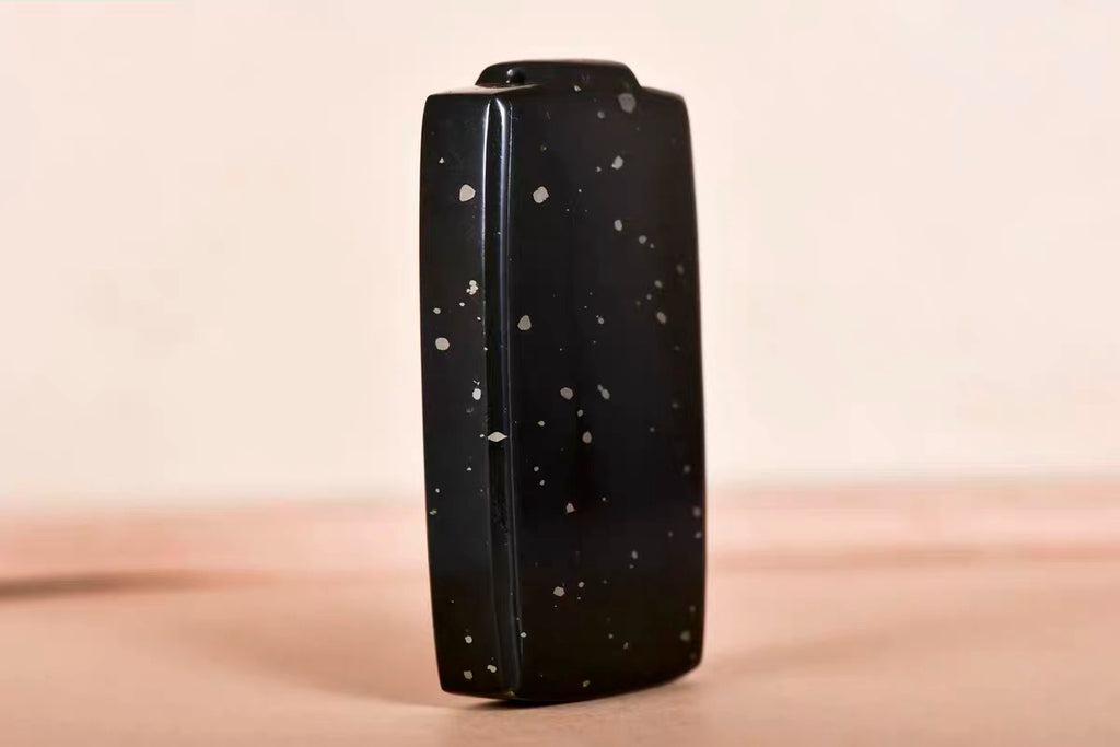 新疆和田玉黑青玉牌带天然黄铁矿伴生