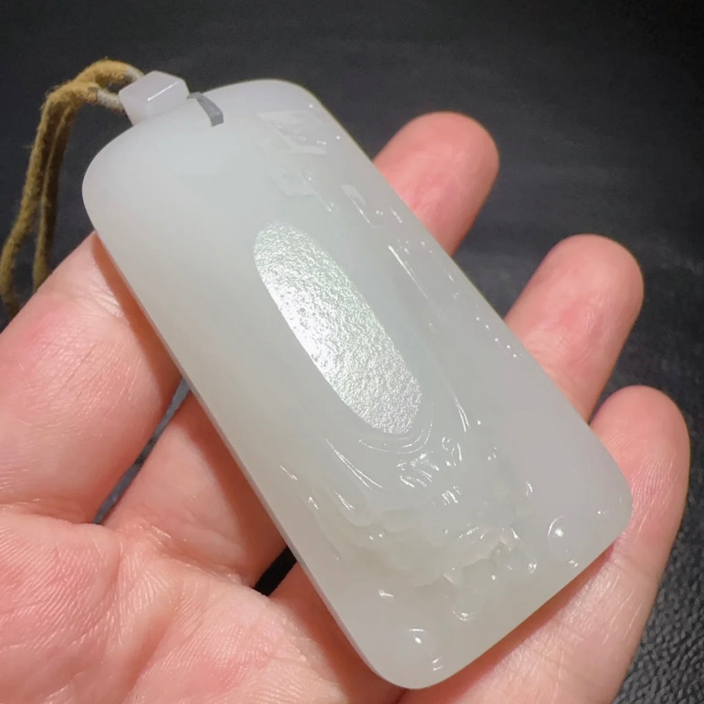 新疆和田玉籽料龍牌