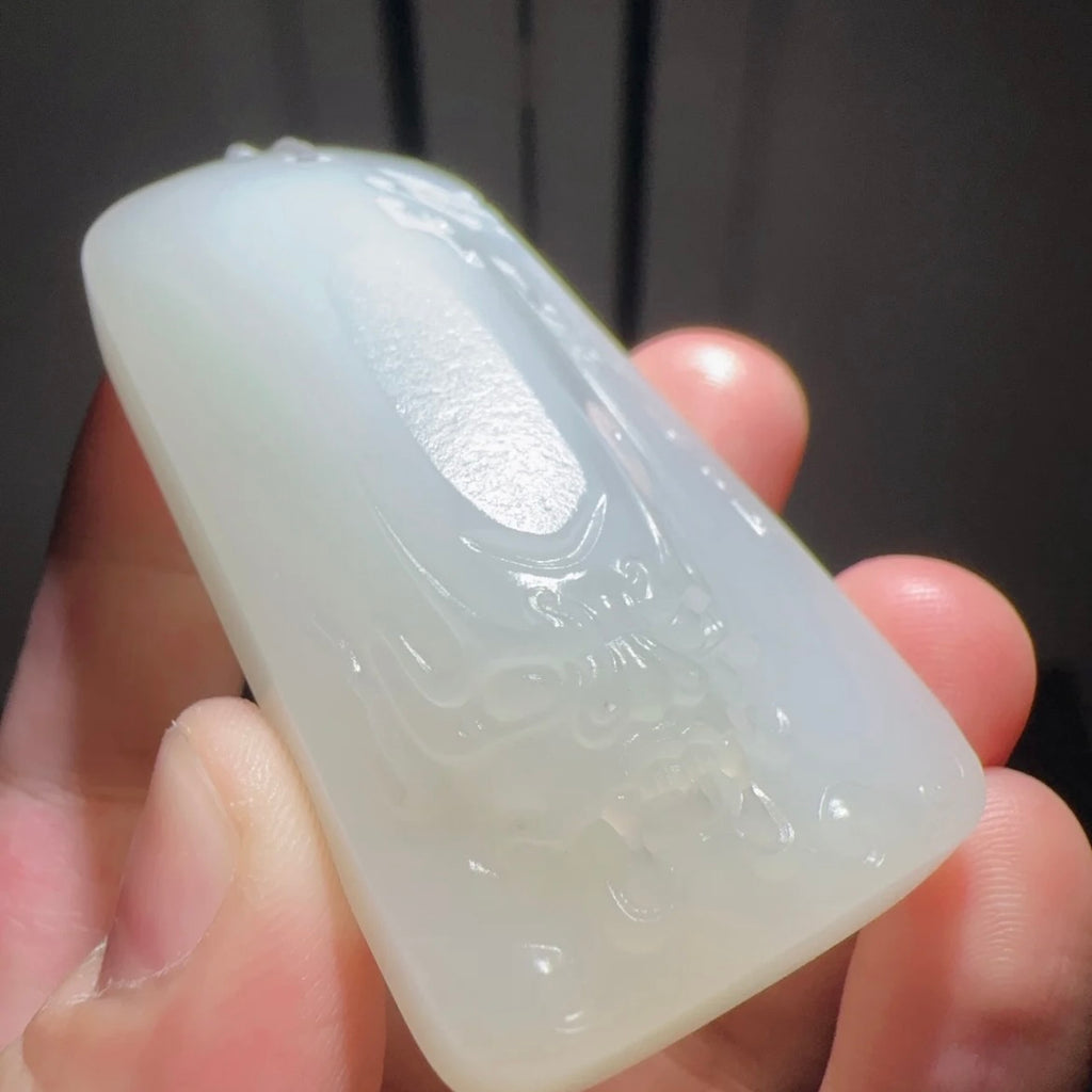 新疆和田玉籽料龍牌