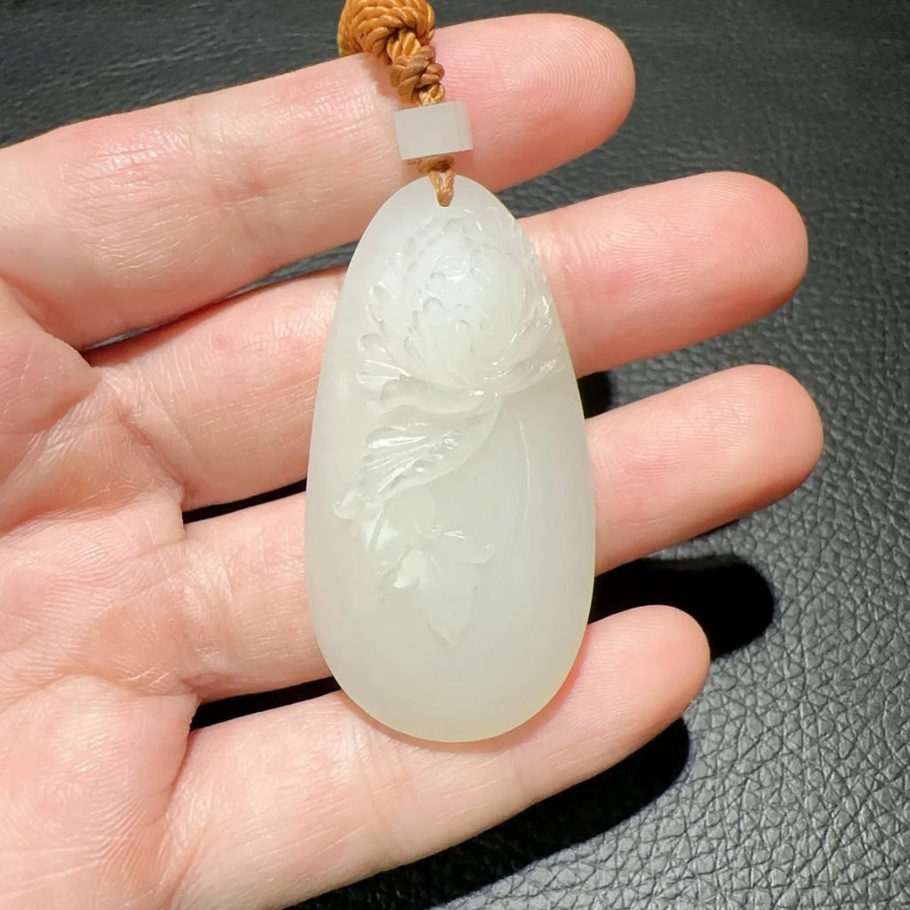 新疆和田玉籽料牡丹吊墜