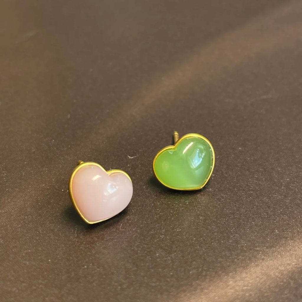 和田玉碧玉桃花玉鑲嵌18K黃金耳釘；