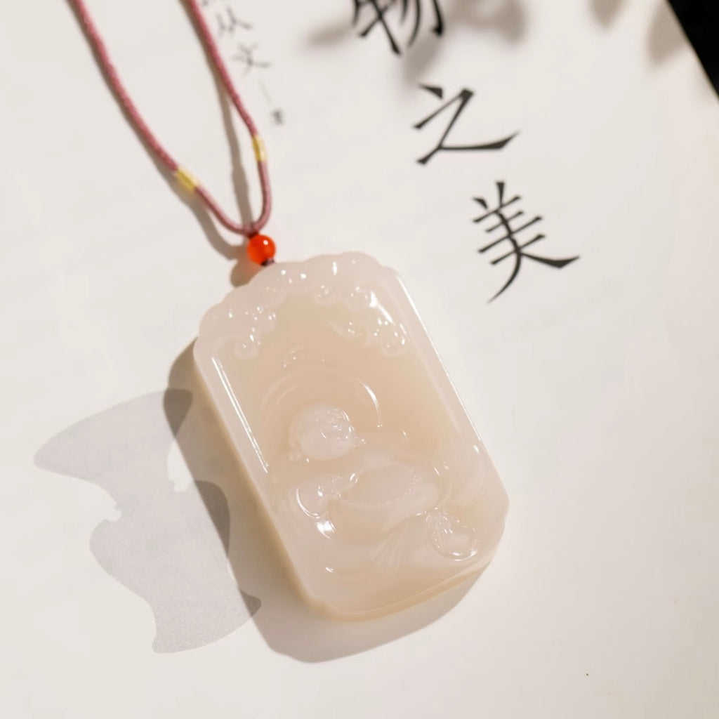 和田玉藕粉佛引福来吊坠
