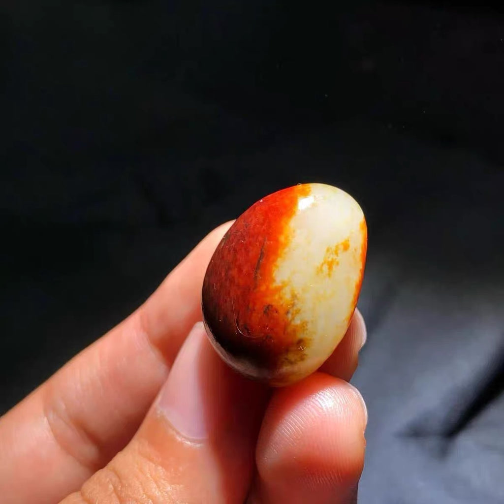 新疆和田玉籽料红皮独籽原石