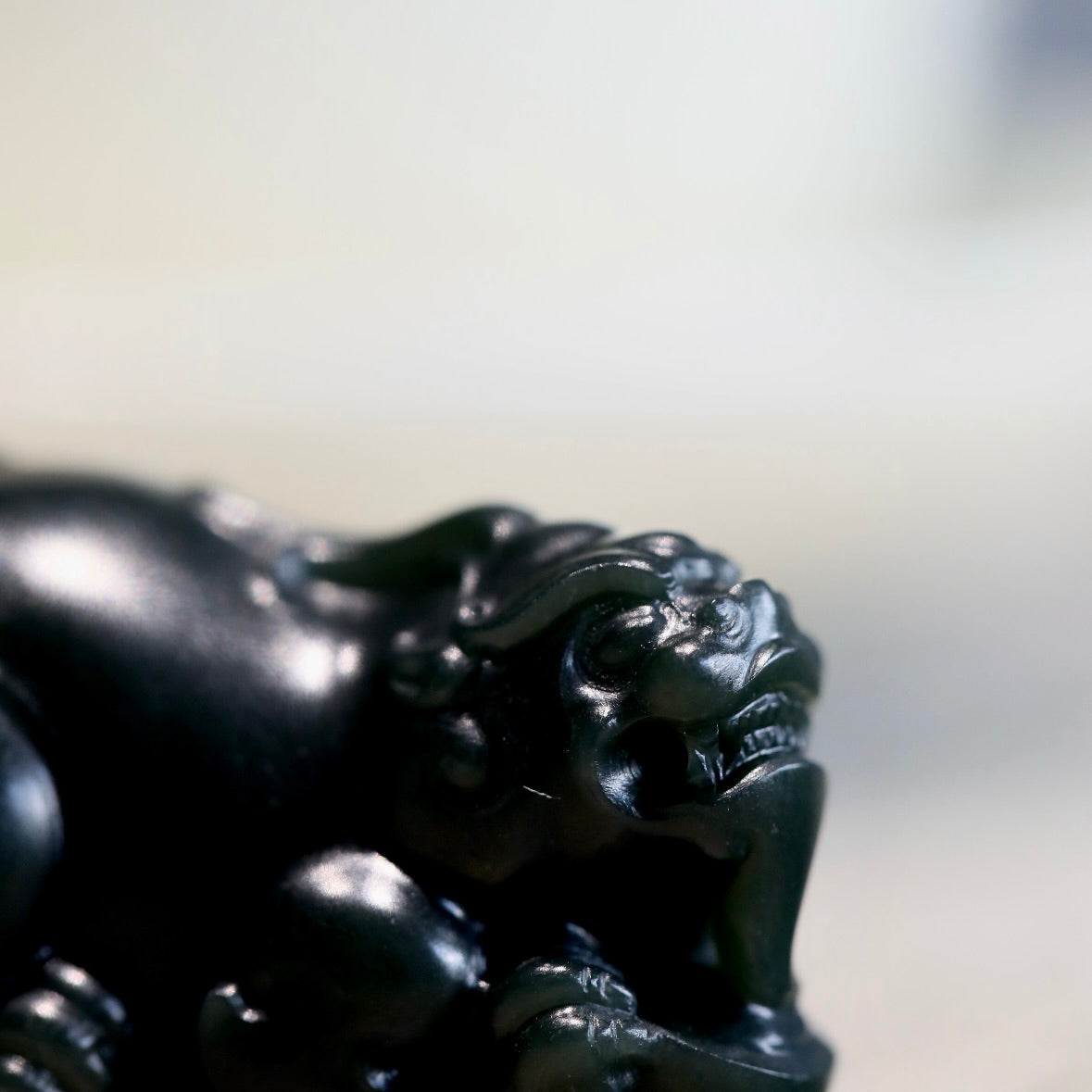 新疆和田玉塔青貔貅把手件