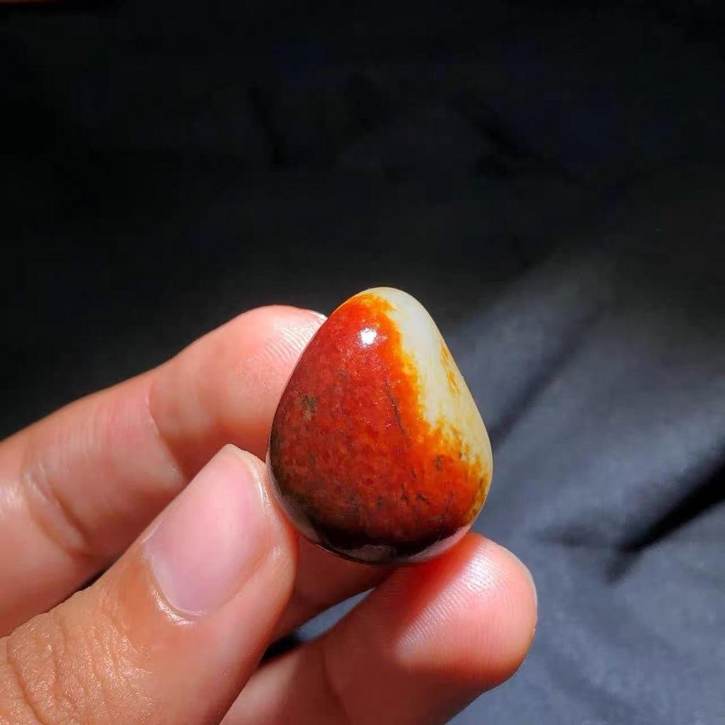 新疆和田玉籽料红皮独籽原石